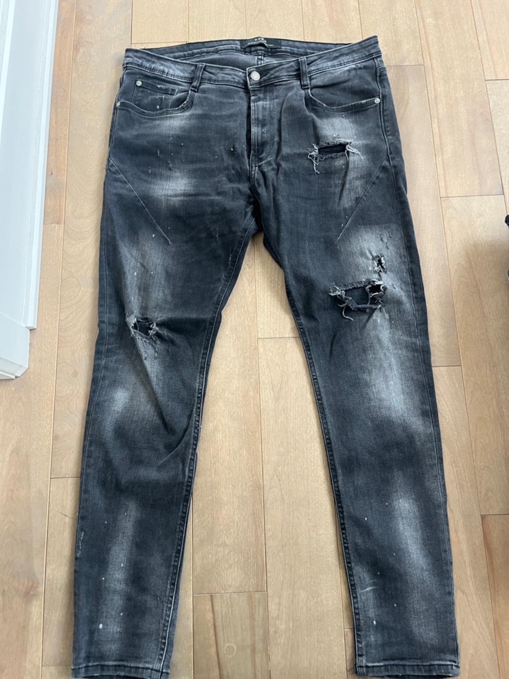 Zara Men's Black Washed Skinny Jeans with Distressed Knees